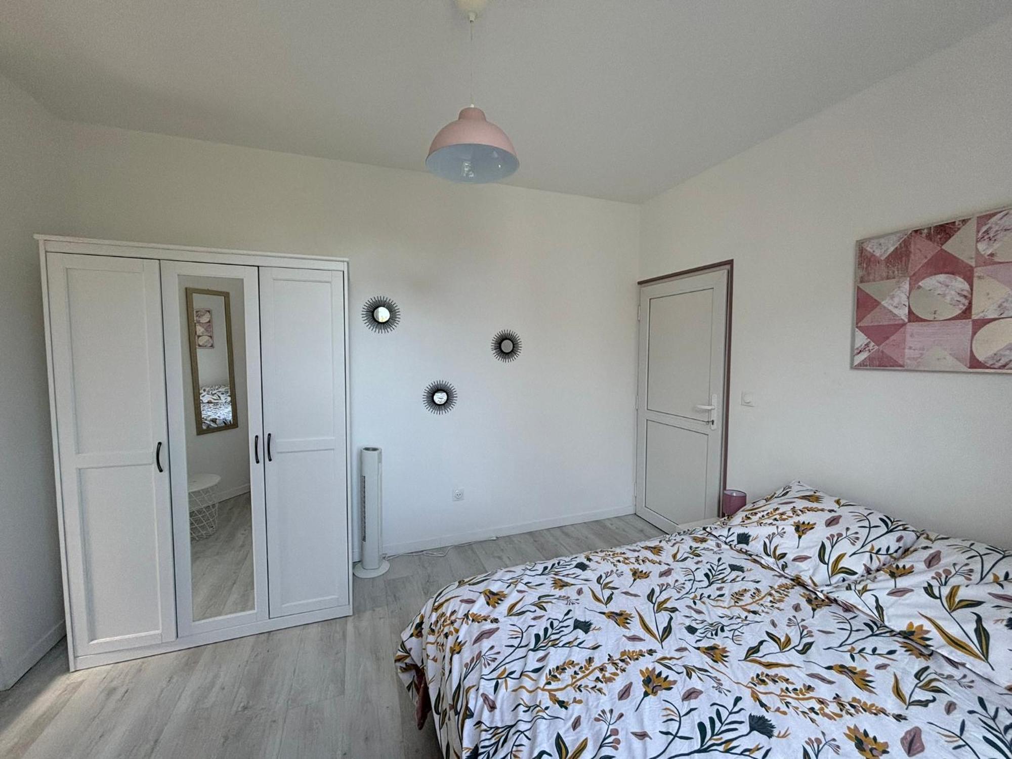 Pink Cosy Leilighet Louviers Eksteriør bilde